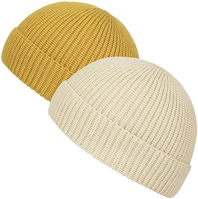 Η κίτρινη ακρυλική πεδιάδα πλέκει τα καπέλα Beanie με το σύντομο ενήλικο μέγεθος χείλων