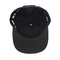 Υψηλό καπέλο Snapback γείσων διάρκειας μαύρο επίπεδο με το κεντημένο λογότυπο