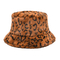 Η νέα τυπωμένη ύλη λεοπαρδάλεων χρώματος βελούδου καπέλων κάδων φθινοπώρου και χειμώνα δένει το θερμό καπέλο καπέλων λεκανών χρωστικών ουσιών