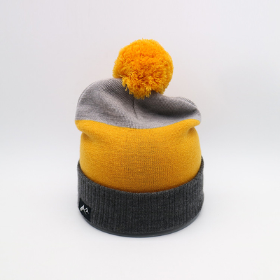 Ελαφριά 58CM πλέκουν τα καπέλα Beanie για τη χειμερινή εποχή μαύρο γκρίζο σε κίτρινο