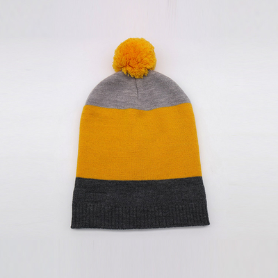 Ελαφριά 58CM πλέκουν τα καπέλα Beanie για τη χειμερινή εποχή μαύρο γκρίζο σε κίτρινο