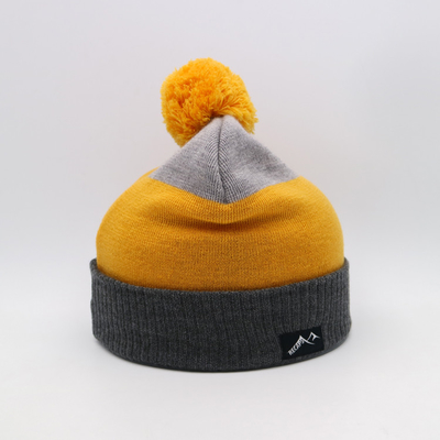 Ελαφριά 58CM πλέκουν τα καπέλα Beanie για τη χειμερινή εποχή μαύρο γκρίζο σε κίτρινο