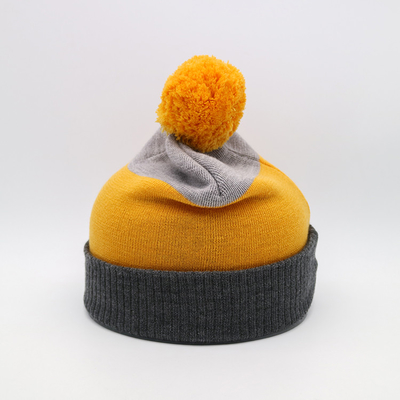 Ελαφριά 58CM πλέκουν τα καπέλα Beanie για τη χειμερινή εποχή μαύρο γκρίζο σε κίτρινο