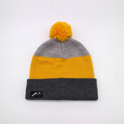 Ελαφριά 58CM πλέκουν τα καπέλα Beanie για τη χειμερινή εποχή μαύρο γκρίζο σε κίτρινο