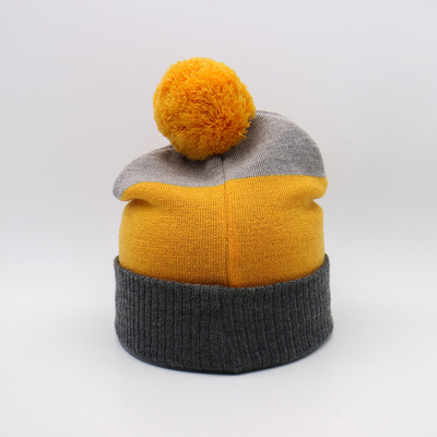 Ελαφριά 58CM πλέκουν τα καπέλα Beanie για τη χειμερινή εποχή μαύρο γκρίζο σε κίτρινο