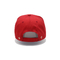 Κλασικό κυρτό γείσο πέντε καπέλο του μπέιζμπολ επιτροπής με το κόκκινο 4 οπών