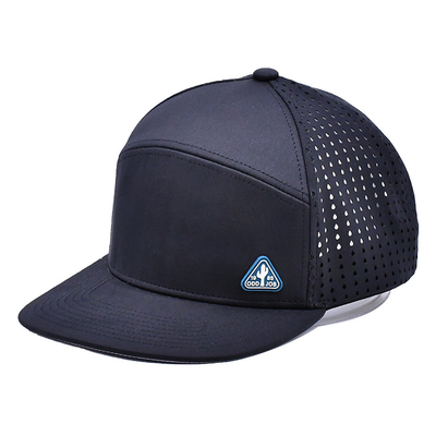 Μαύρο 6 Panel Trucker Snapback Hat Διαρθρωμένη κατασκευή Custom Rubber Patch Logo Πίσω 4 Panel Λέιζερ τρύπες