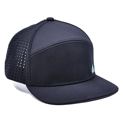 Μαύρο 6 Panel Trucker Snapback Hat Διαρθρωμένη κατασκευή Custom Rubber Patch Logo Πίσω 4 Panel Λέιζερ τρύπες