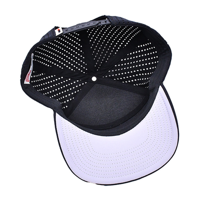 Μαύρο 6 Panel Trucker Snapback Hat Διαρθρωμένη κατασκευή Custom Rubber Patch Logo Πίσω 4 Panel Λέιζερ τρύπες