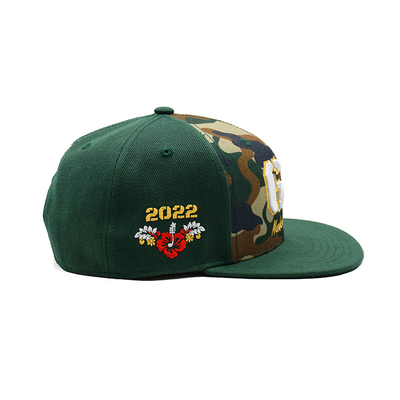 Αναπνευστικά πλαστικά καπέλα Snapback με δομημένη επίπεδη άκρη και προσαρμοσμένο κεντήματα Logo Camo χρώμα