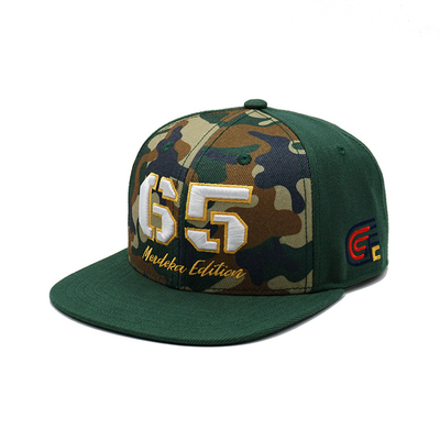 Αναπνευστικά πλαστικά καπέλα Snapback με δομημένη επίπεδη άκρη και προσαρμοσμένο κεντήματα Logo Camo χρώμα