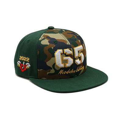 Αναπνευστικά πλαστικά καπέλα Snapback με δομημένη επίπεδη άκρη και προσαρμοσμένο κεντήματα Logo Camo χρώμα