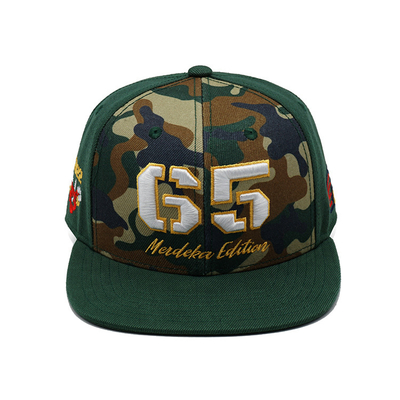 Αναπνευστικά πλαστικά καπέλα Snapback με δομημένη επίπεδη άκρη και προσαρμοσμένο κεντήματα Logo Camo χρώμα